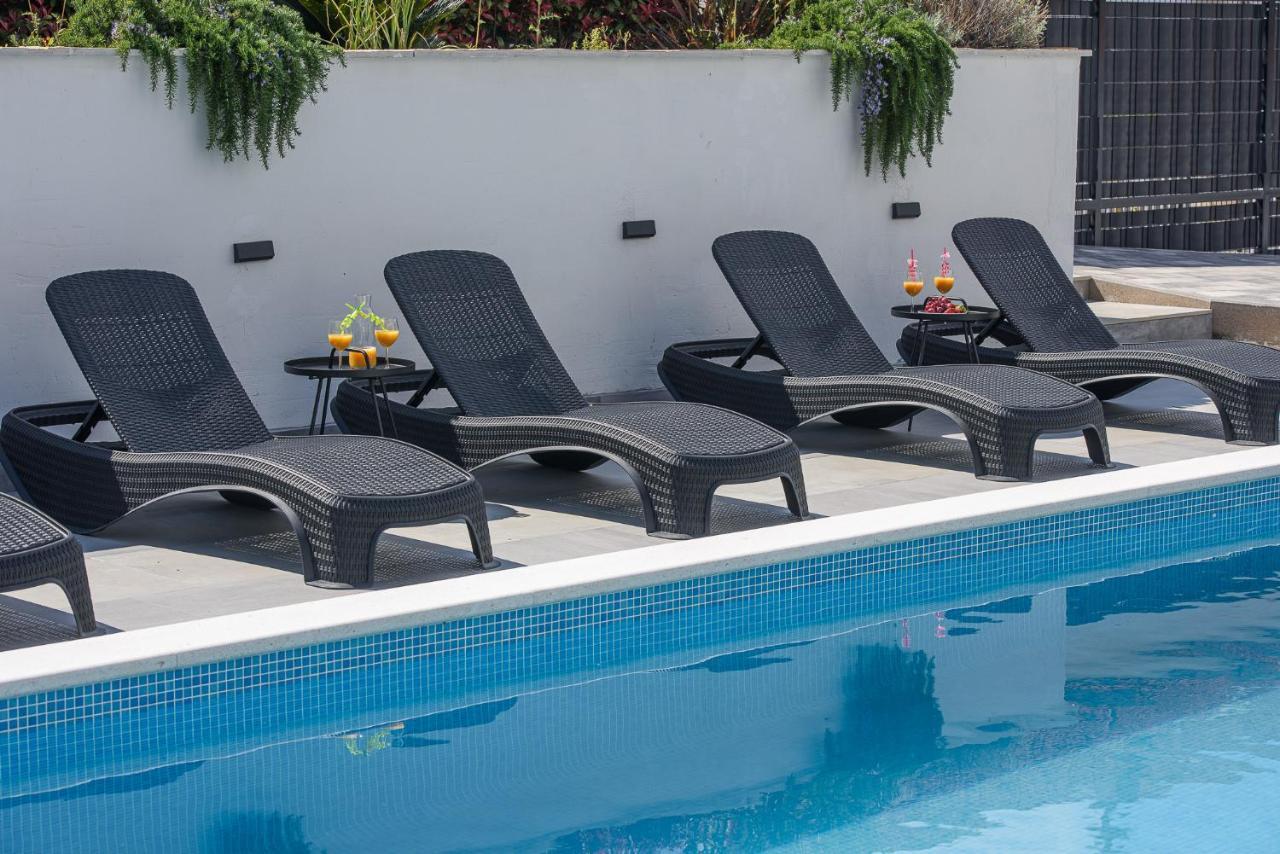 Villa Barbara & Zoran With Heated Swimming Pool 브랜지카 외부 사진