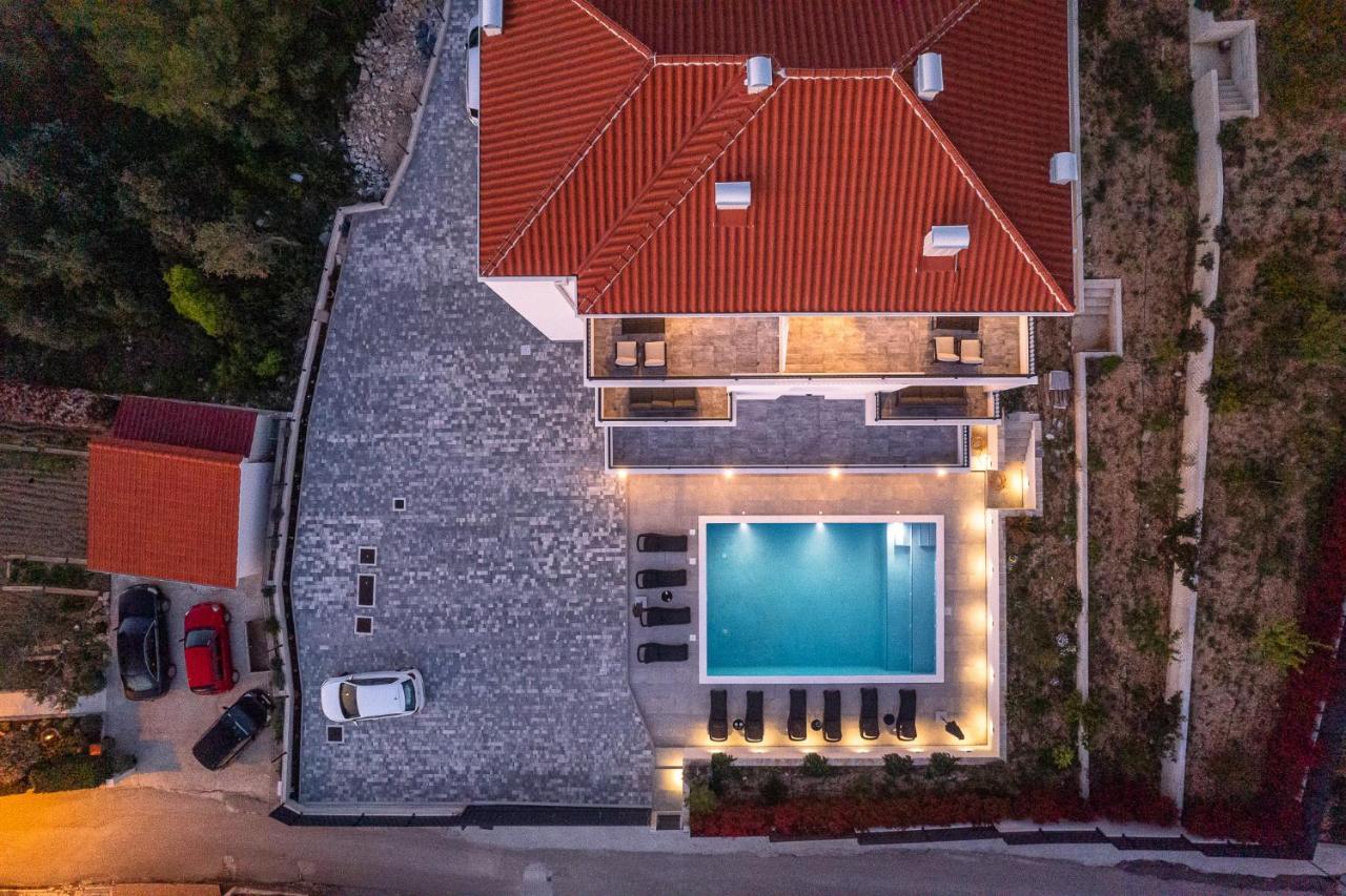 Villa Barbara & Zoran With Heated Swimming Pool 브랜지카 외부 사진