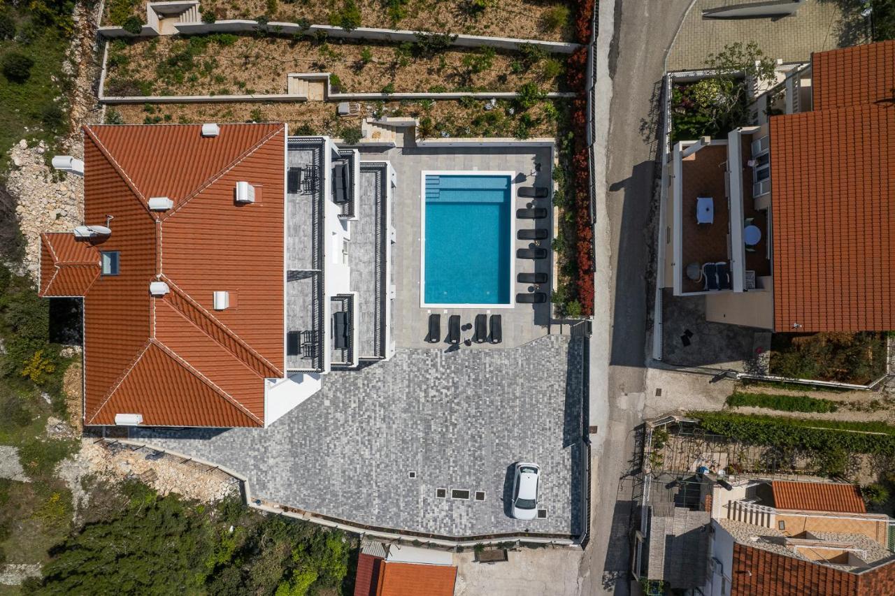 Villa Barbara & Zoran With Heated Swimming Pool 브랜지카 외부 사진
