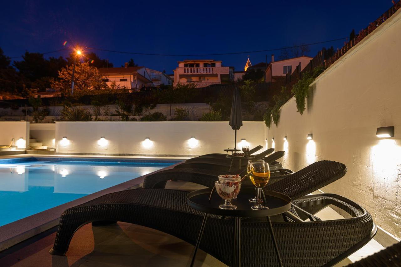 Villa Barbara & Zoran With Heated Swimming Pool 브랜지카 외부 사진