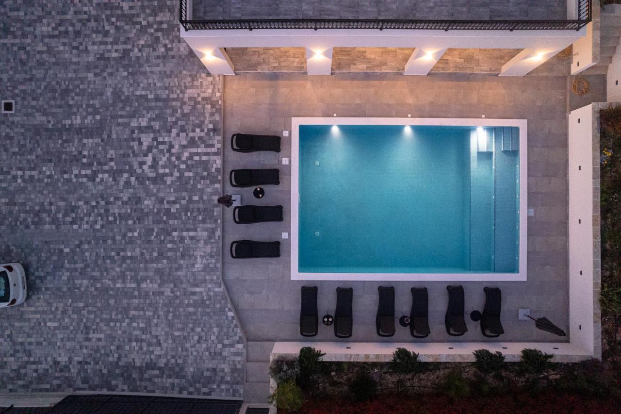 Villa Barbara & Zoran With Heated Swimming Pool 브랜지카 외부 사진