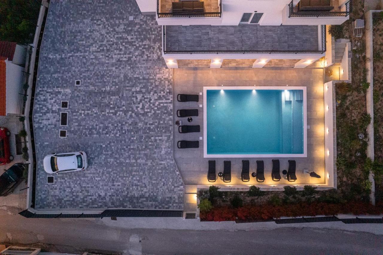 Villa Barbara & Zoran With Heated Swimming Pool 브랜지카 외부 사진