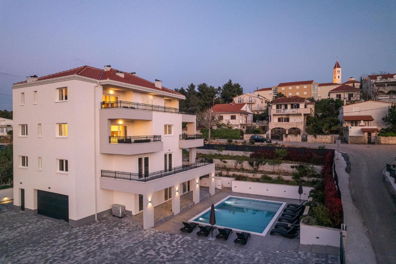 Villa Barbara & Zoran With Heated Swimming Pool 브랜지카 외부 사진