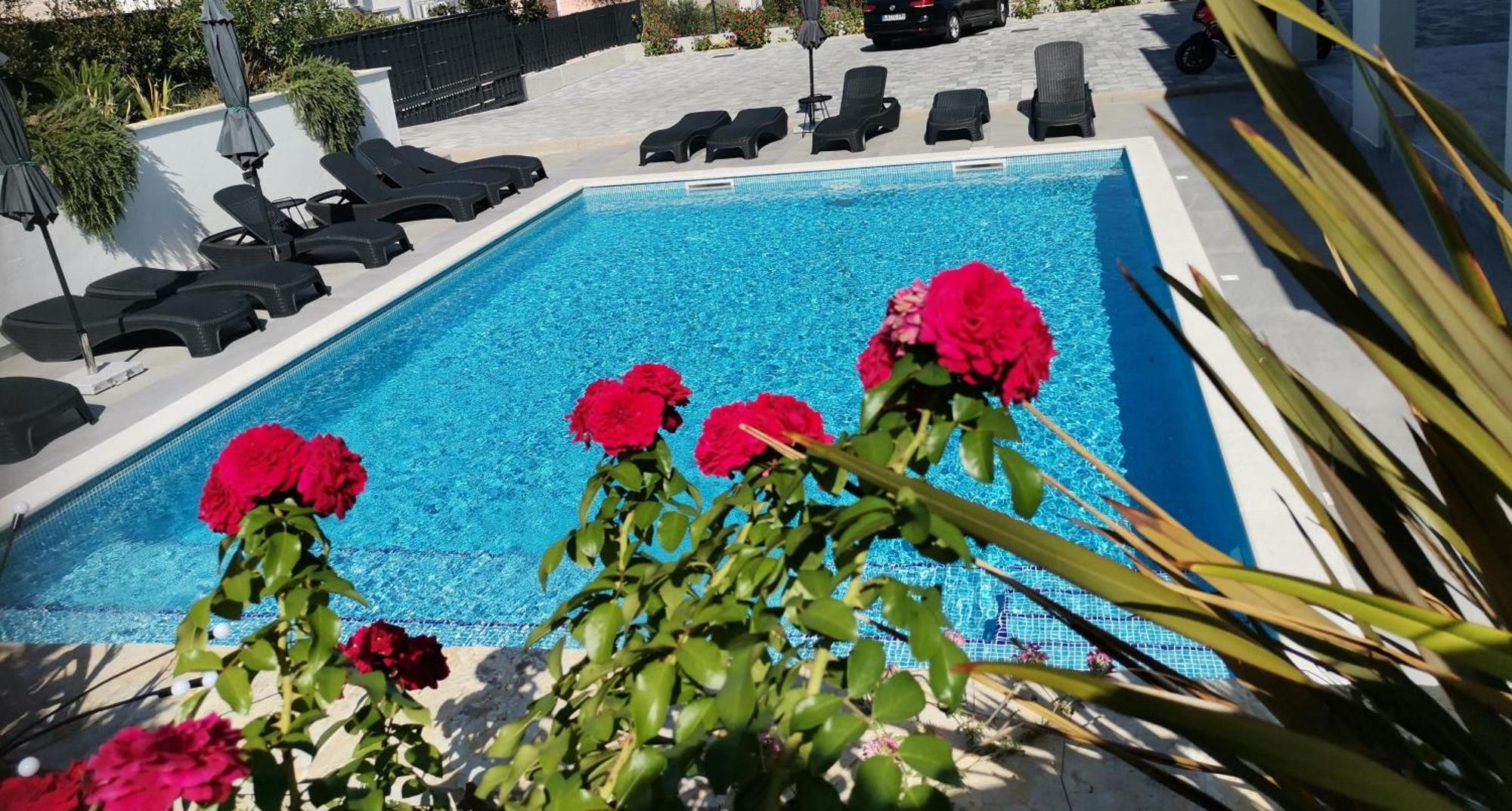 Villa Barbara & Zoran With Heated Swimming Pool 브랜지카 외부 사진