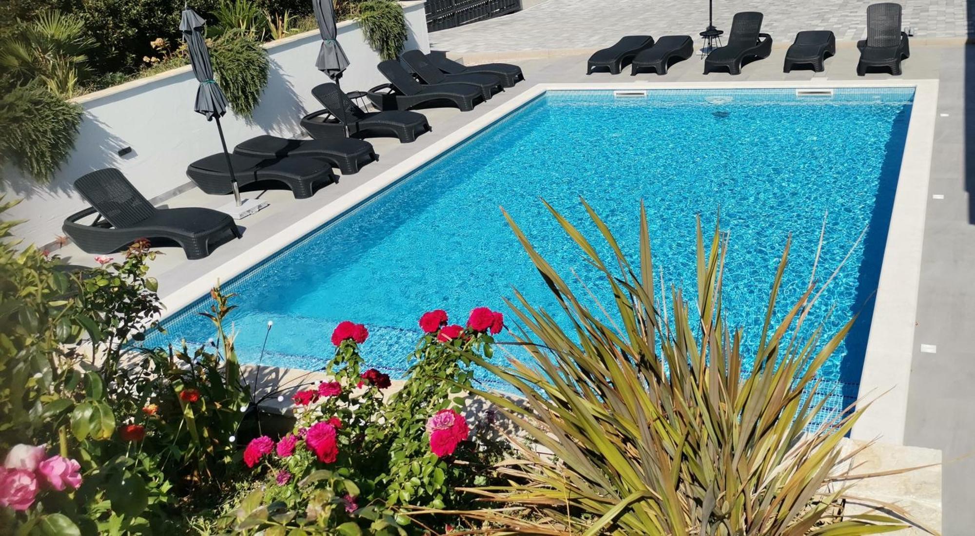 Villa Barbara & Zoran With Heated Swimming Pool 브랜지카 외부 사진