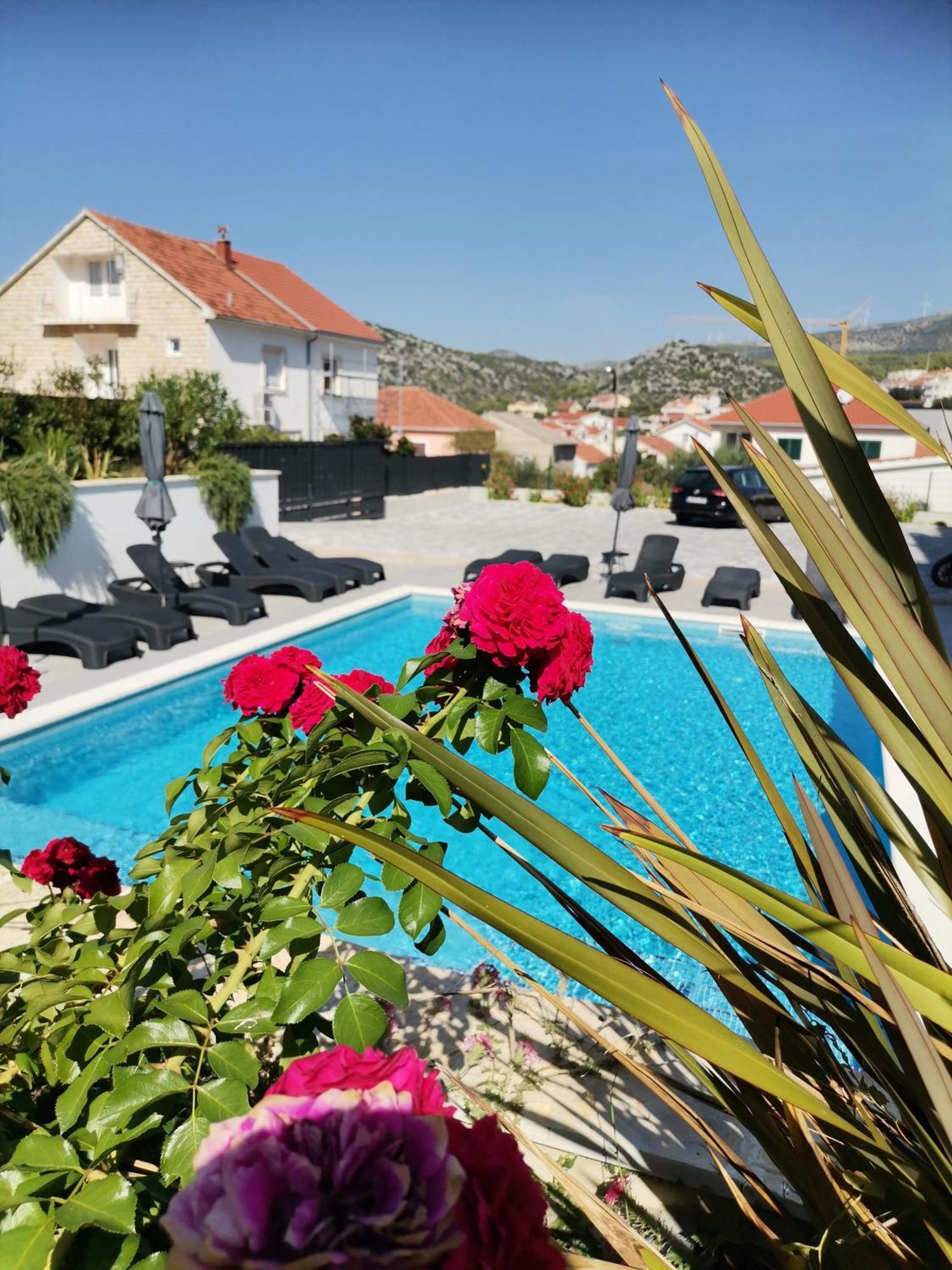 Villa Barbara & Zoran With Heated Swimming Pool 브랜지카 외부 사진